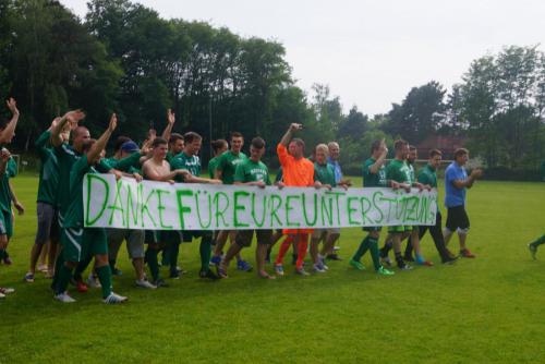 2015 13. Juni 1. Männer steigen in die Landesklasse auf - Dank an die Nordkurve2