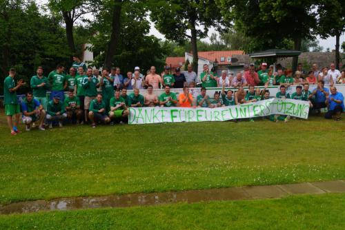 2015 13. Juni 1. Männer steigen in die Landesklasse auf - Nordkurve mit Plakat6