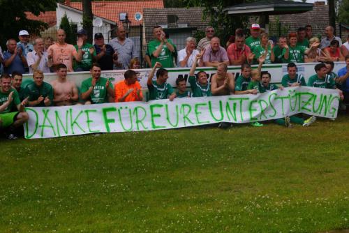 2015 13. Juni 1. Männer steigen in die Landesklasse auf - Nordkurve mit Plakat8